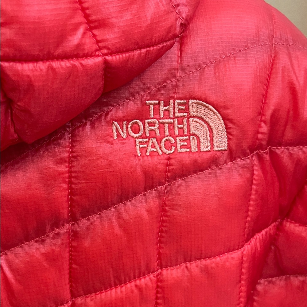 New no tag The North Face stow Light Women's Bold Red Puffer Jacket  size Xl - Picture 5 of 11